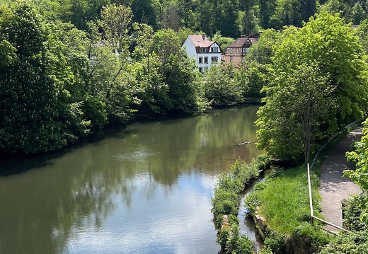 B5E698DE-5853-4E0B-A99A-DA4A1AD8B72B