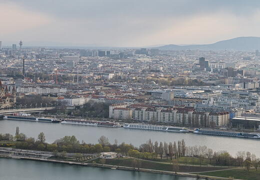 22. März Hundertwasserhaus, Donauschifffahrt, Donauturm, Riesenrad