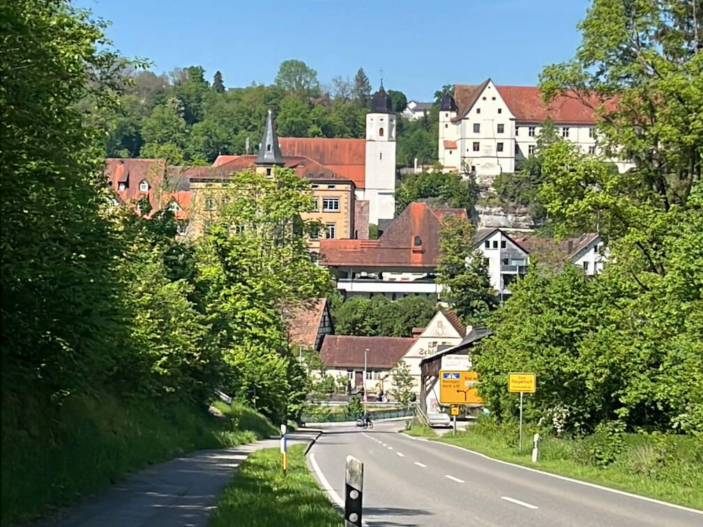 EB181ACA-7EF4-404D-83FC-4E574E33E853