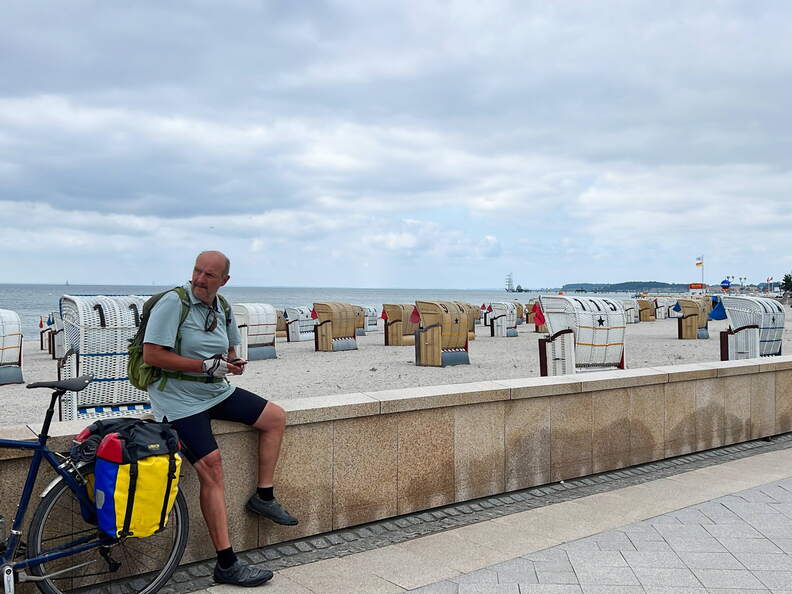 ECAA173B-4B6A-40B6-A031-00BCDC5B7FCF