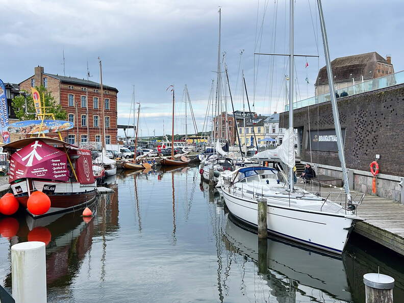 5A52CFDF-EEA0-4F16-929C-817BF4876459